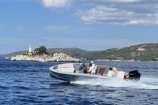 Le Source 22, une coque open de 6,7 m du chantier Rand Boat