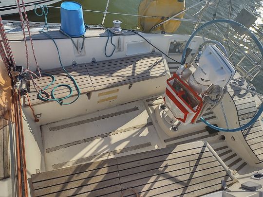 Le cockpit du Bavaria 38 bien pensé