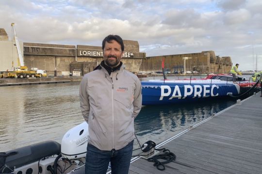 Yoann Richomme et son IMOCA Paprec Arkea © Chloé Torterat