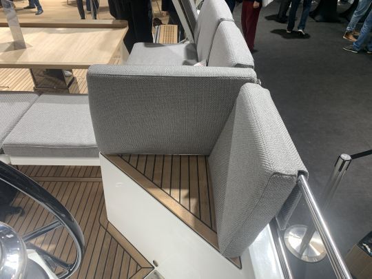 Une petite assise triangulaire pour le barreur