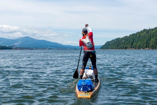 Des concurrents en paddle © Katrina Zoe Norbom