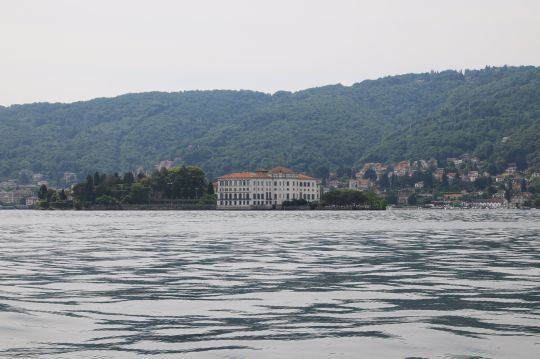 De nombreuses îles jalonnent le lac Majeur