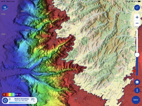 Des couleurs pour bien visualiser les fonds, mais aussi les sommets à terre