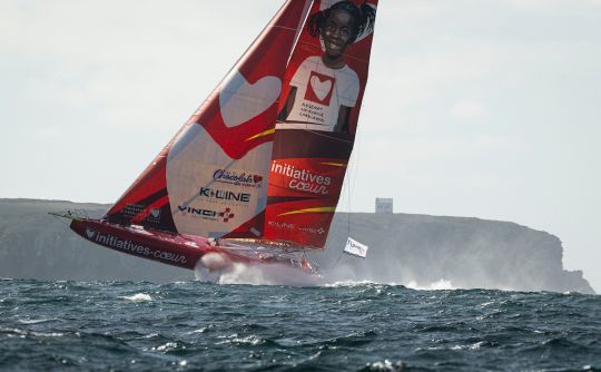 Impressionnant décollage de l'IMOCA Initiatives-Coeur avec une meilleure vitesse de 25,3 noeuds sur 3,05 minutes © V Curutchet / Alea / Défi Azimut- Lorient Agglomération