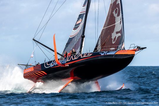 Charal majestueusement posé sur ses foils avec une meilleure vitesse de 27,7 noeuds sur 2,49 minutes © Jean-Marie Liot