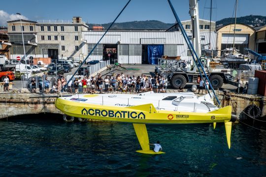 Mise à l'eau d'Acrobatica (© Matteo Paolillo)