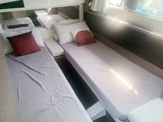 Une des cabines invitÃ©s avec ses deux lits simple qui se transforment en lit double