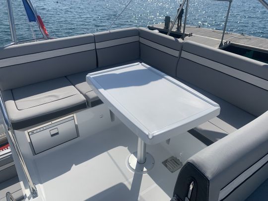 Le carrÃ© du flybridge sur l'arriÃ¨re 