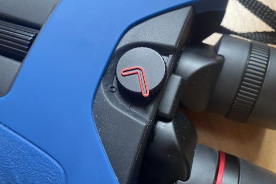L'interrupteur de mise en route de la stabilisation sur le dessus