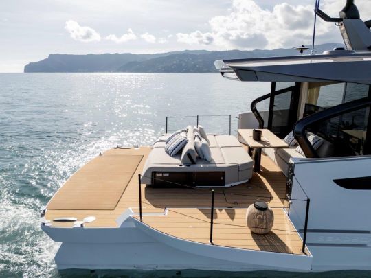 Le cockpit arrière avec ses pavois basculants est baptisé Fun Island