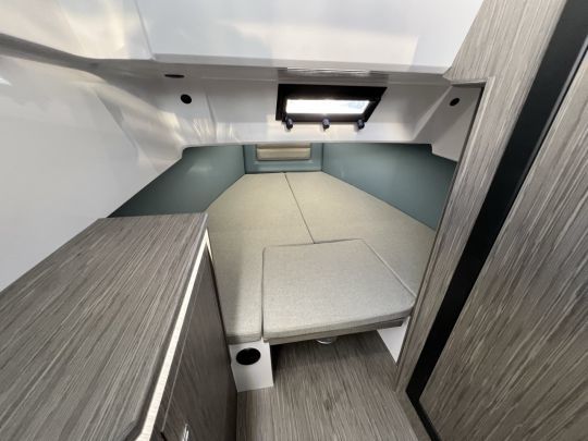 La cabine profite d'un carré transformable en lit double
