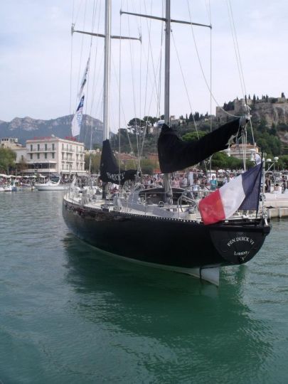 Pen Duick VI