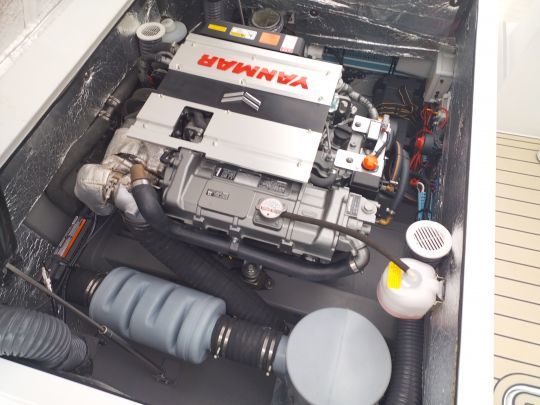 Le chantier propose une motorisation allant de 150 Ã 250 cv