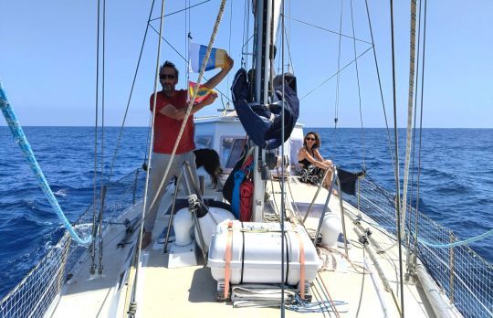 Pavillons à poste, parés pour l'arrivée aux Canaries