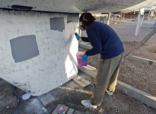 Mise à nu de la coque afin de changer d'antifouling