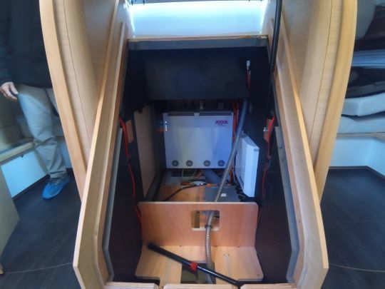 L'emplacement du moteur thermique laissé vide ©Maxime Leriche