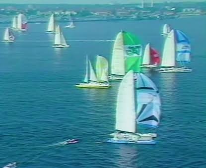 Le départ du tour de l'Europe en 1985 ©ina