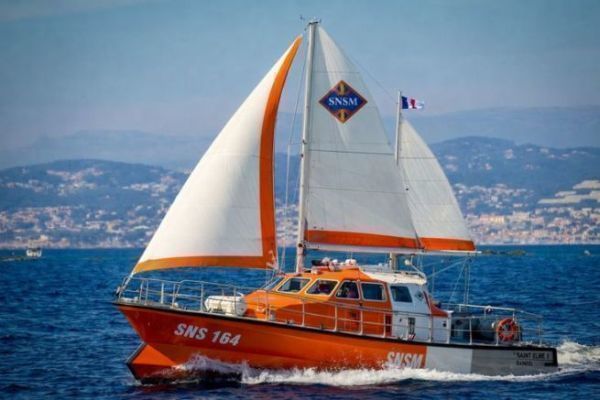 Voluntarios de la SNSM reaccionan ante la subida del precio del combustible