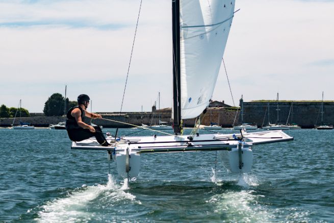 BeFoil 16, un catamarán volador para escuelas de vela