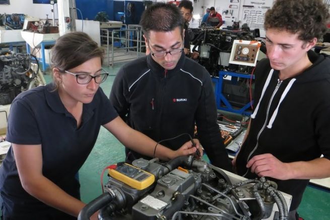 Mal Derrien en el centro con los aprendices