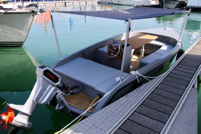 La batería de aire-aluminio debería encontrar su lugar inicialmente en los barcos grandes, pero podría interesar a los barcos pequeños a más de