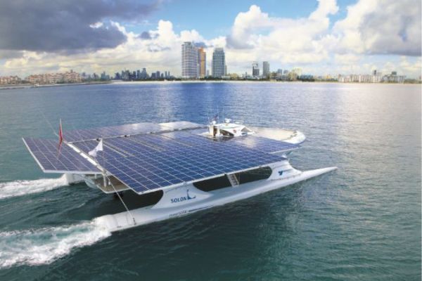 La elección de paneles solares rígidos o flexibles depende sobre todo de su embarcación y del espacio disponible a bordo