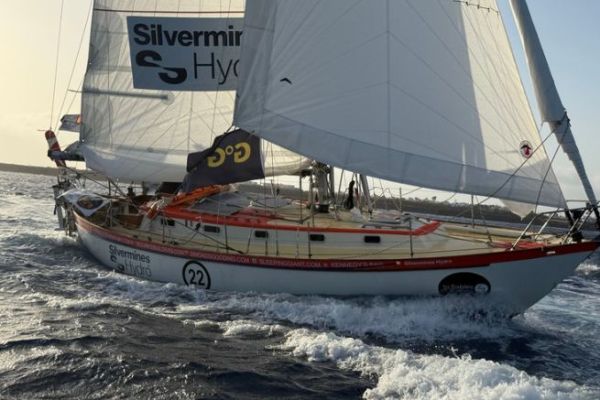 Un aparejo deteriorado obliga a Pat Lawless a abandonar la regata