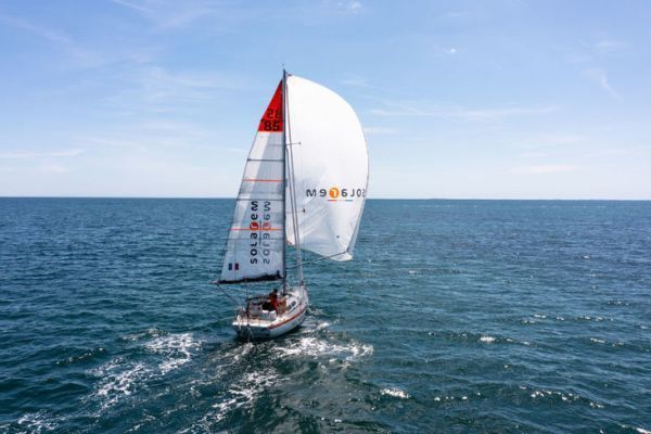 Damien Guillou con su Rustler 36