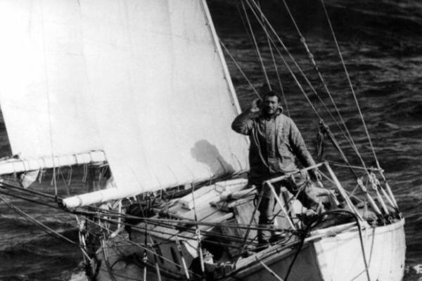 Robin Knox-Johnston a bordo del Suhaili en 1968