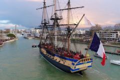 El Hermione llega a La Rochelle