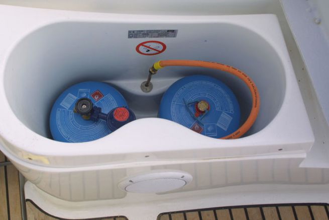 Inspección anual del sistema de gas de una embarcación