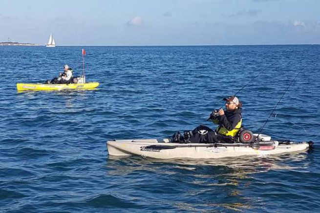 Kayak de pesca en el mar