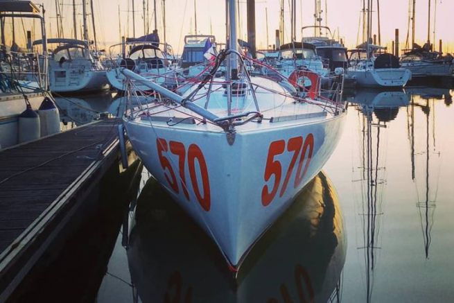 Una reunión para encontrar el viejo Mini 6.50 en el agua