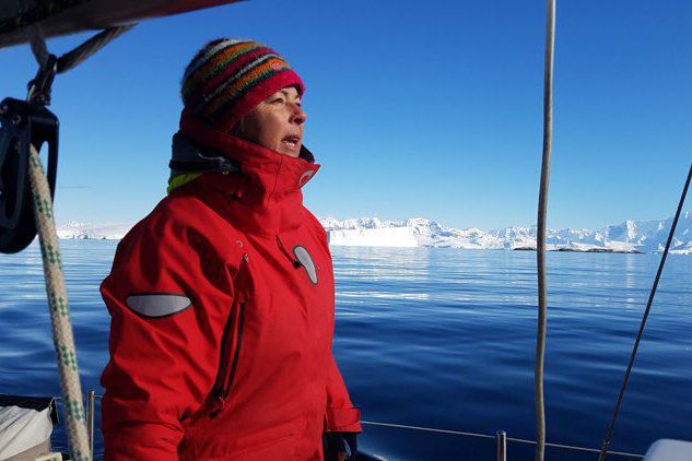 Aventuras y desventuras en la Antrtida, una violenta encalladura que crea una importante va de agua