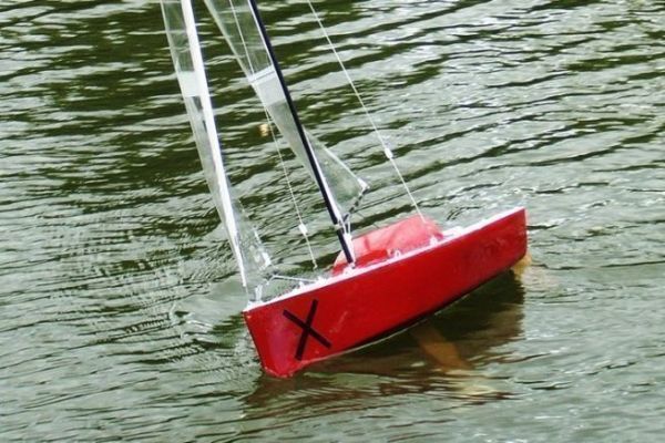 Planos gratuitos de maquetas de barcos: el MiniX, un velero radiocontrolado fcil de construir
