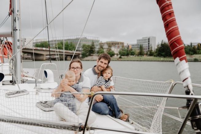 Una familia en un velero: del sueo del mar abierto a la realidad de la vida cotidiana en el agua