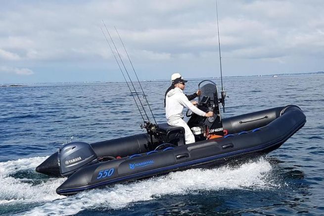 El Narwhal HD 550 es una embarcacin semirrgida adecuada para la pesca en el mar.