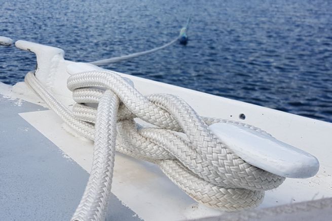 Cómo colocar un cabo de amarre en la orilla: cómo colocarlo