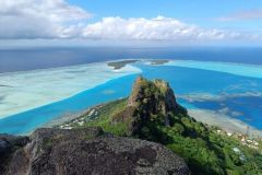 Vista del paso de Maupiti desde la cima de la isla