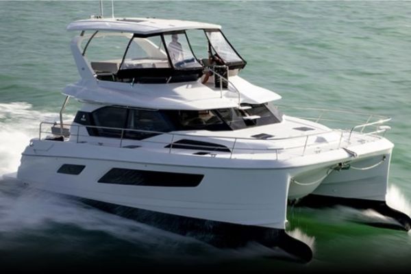 Prueba Aquila 44, un catamarn a motor probado por el mercado americano