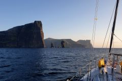 Arthur navega por las Islas Feroe