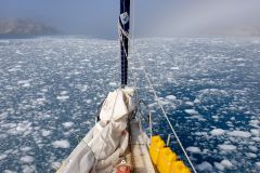 Navegando con el Arthur por la costa oriental de Groenlandia