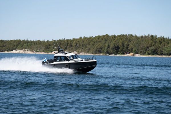 XO DFNDR 8, una embarcacin rpida y de alto rendimiento para una amplia gama de actividades en el agua