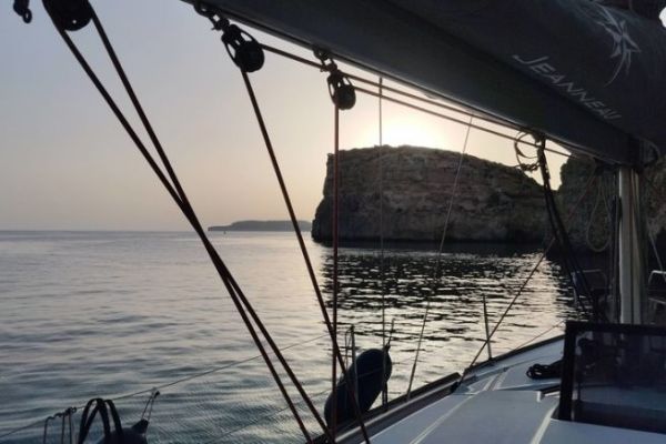 Malta en barco: Recorrido por la isla de Gozo y sus escarpados paisajes