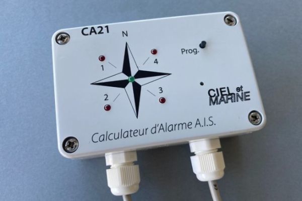 CA21: calculadora y alarma AIS
