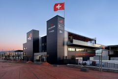 Un recorrido pictrico por la nueva base del desafo suizo Alinghi Red Bull Racing en Barcelona