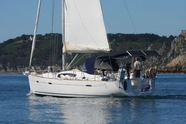 Lo que debe saber antes de instalar paneles solares en su barco