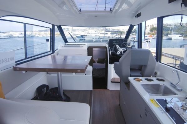 Antarès 9: una distribución optimizada para cruceros costeros con 5 personas a bordo