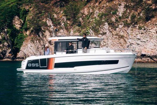 Merry Fisher 895 Sport Series 2: prueba completa de un timonel verstil diseado para la accin en el mar