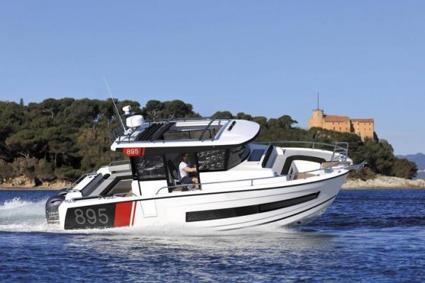 Prueba en el mar del Merry Fisher 895 Sport S2: maniobrabilidad, rendimiento y placer de conducción